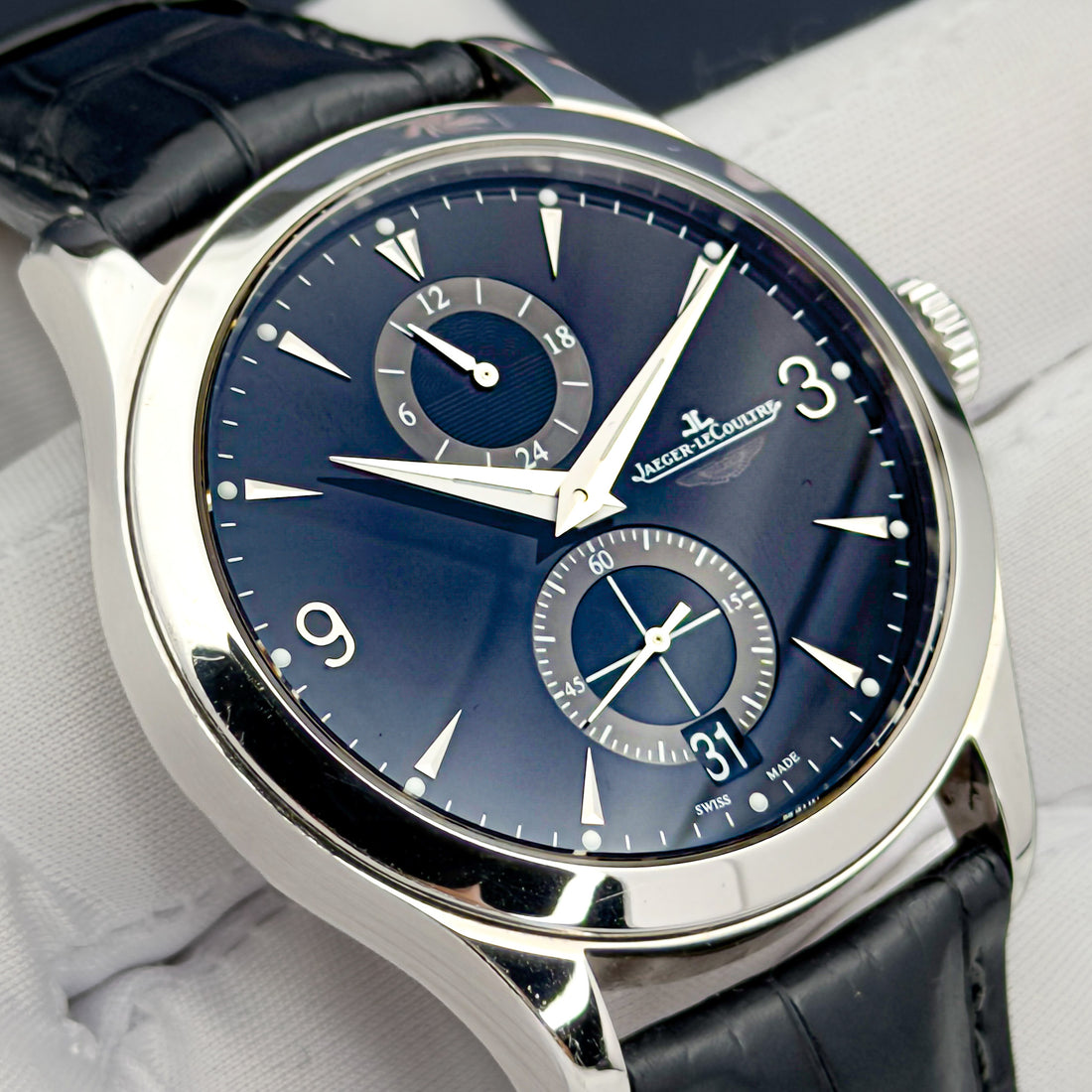 Jaeger-LeCoultre Master Hometime Aston Martin Q162847N | Full Set | 2014 | Box & Papers | Good Condition