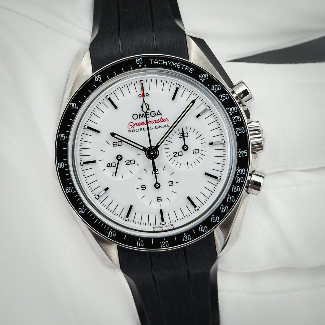 2026 Omega Speedmaster Professional Moonwatch 42MM White Dial Rubber Strap (310.32.42.50.04.001)